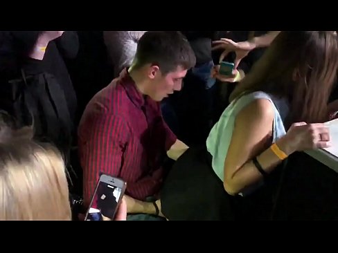 ❤️ په روسیه کې د شپې په کلب کې اصلي جنسیت. 18 کلنه روسی نجلۍ د مقعد او اندام په برخه کې په یوه نایټ کلب کې وهل ❤️❌  کیفیت پورن